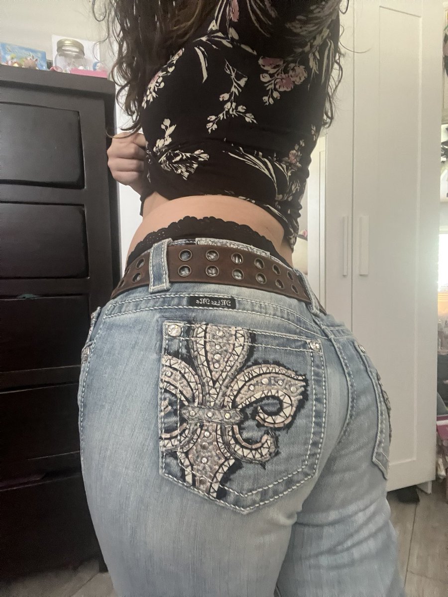 kaitlinlmk's tweet photo. miss me jeans https://t.co/9Or6F6l6Nn