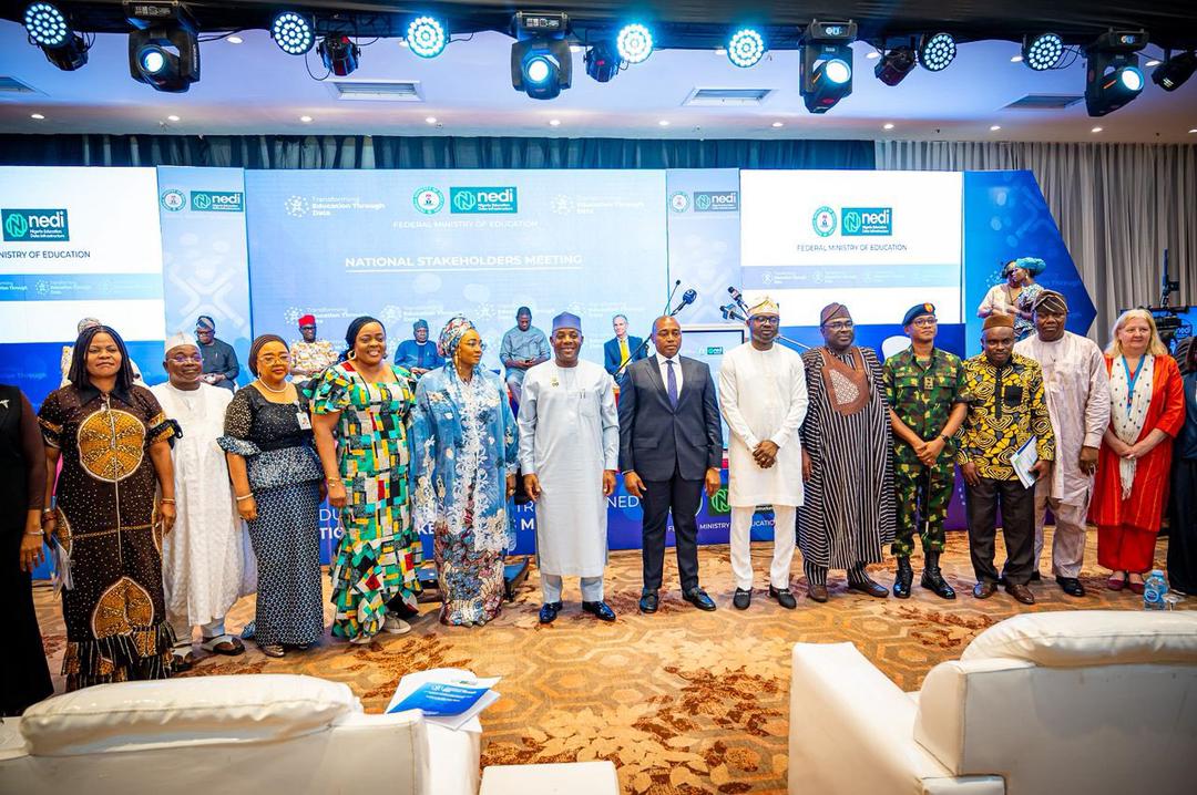 EJeremiahY's tweet photo. @DrTunjiAlausa chaired a landmark stakeholder meeting on the National Education Data Infrastructure (NEDI), a major move toward a smarter, more accountable education system for Nigeria. 
#AlausaEdReform https://t.co/hdFCXgFEs9