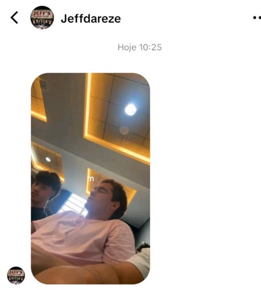 kaarolzx tweet media
