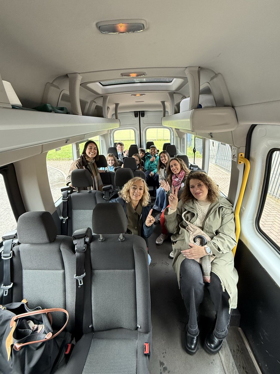 Concharms1's tweet photo. Acompañados por 5 alumnos y dos profesoras, visitamos la catedral católica de Glasgow, la universidad y el Kevinsgrove Art Gallery &amp; Museum, donde realizamos por parejas alumno/docente española una Gymkhana digital educativa y divertida. @CFPIdiomas
#Observa_Accion @eTwinning_CyL https://t.co/2IvJgxrxaH