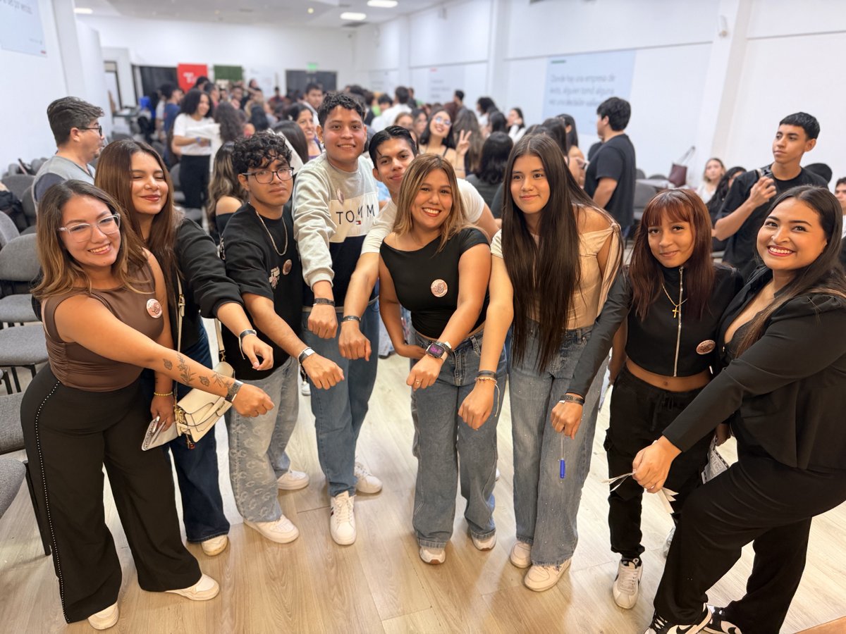 TesEcuador's tweet photo. ✨ Así vivimos #NewWave2026

Nuestros estudiantes de la materia de Planificación Estratégica de las Relaciones Públicas, Producción y Ejecución, junto a sus compañeros de Organización y Producción de Eventos, y bajo la guía de la docente Belén Priori, crearon una experiencia llena de dinámicas, premios y mucha energía para dar la bienvenida a los nuevos estudiantes del preuniversitario. 🎊

Una jornada donde la creatividad, la estrategia y el trabajo en equipo se transformaron en una experiencia real para conectar con la comunidad TES. ❤️

#TES #NewWave2026 #VidaUniversitaria #RelacionesPúblicas #ProducciónDeEventos #PreUniversitarioTES