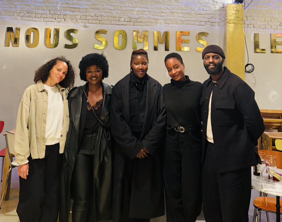 NganjiNotes's tweet photo. Avec Madame #AliceDiop après « Le Voyage de la Vénus Noire » de Robin Coste Lewis au Rideau de Bruxelles. Merci #BabetidaSadjo, #GémiDiallo, #InèsMweDiMalila.
-
#NganjiMutiri https://t.co/LeJ8f0Yc7B
