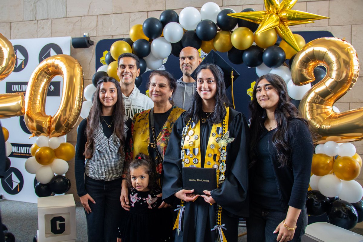 AnaheimUHSD's tweet photo. 🎓 Congratulations to the Cambridge Virtual Academy Class of 2026! 🐝

#AUHSD #ClassOf2026 #CambridgeVirtualAcademy #CVA #UnlimitedYou https://t.co/71bOcbzCaE