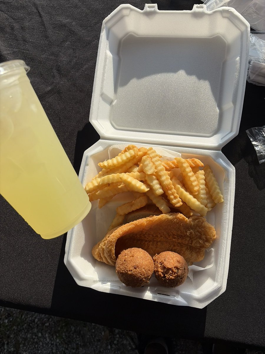 Tweety321_'s tweet photo. Catch us outside Right Now!! https://t.co/oFbxYG98MT
