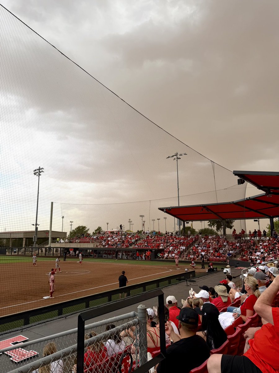 brooke_winn_'s tweet photo. Lubbock Regional haboob (dust storm) https://t.co/eYWFDLWcZW