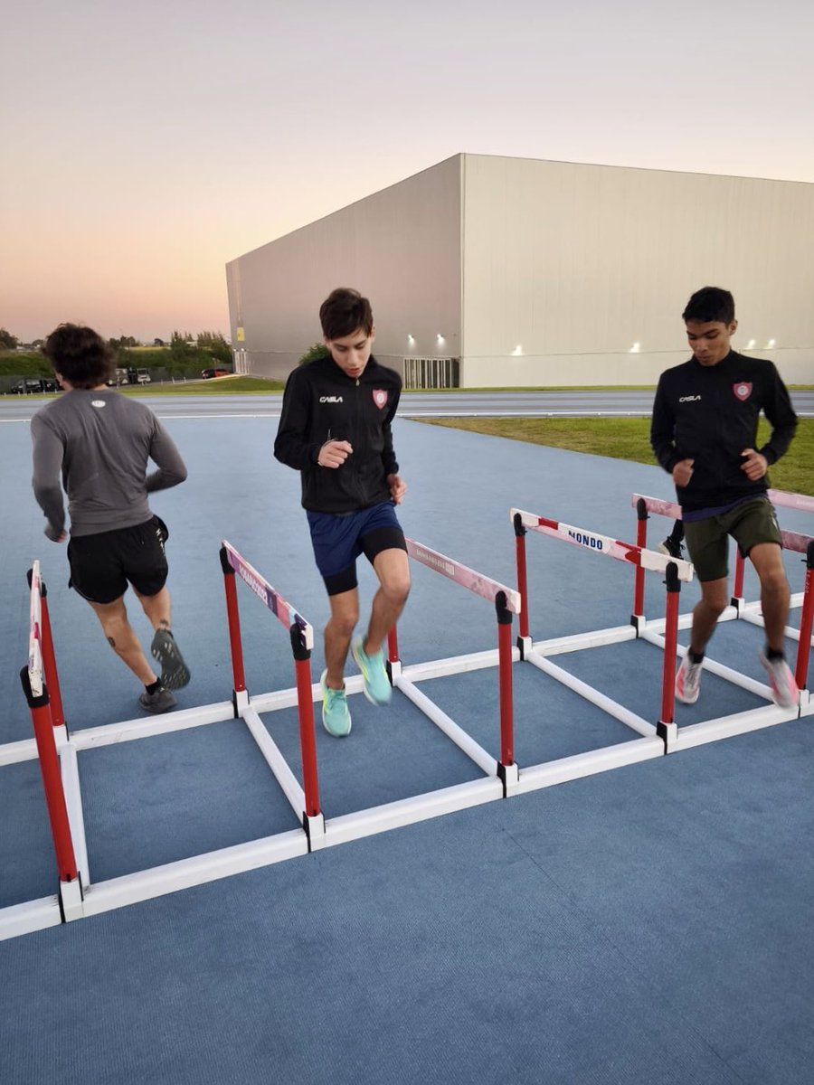 AtletismoCASLA's tweet photo. ¡Seguimos con los entrenamientos preparándonos para lo que se viene! 🏃🏻‍♂️

#AtletismoCASLA 🔵🔴 https://t.co/ND3oqocYYQ