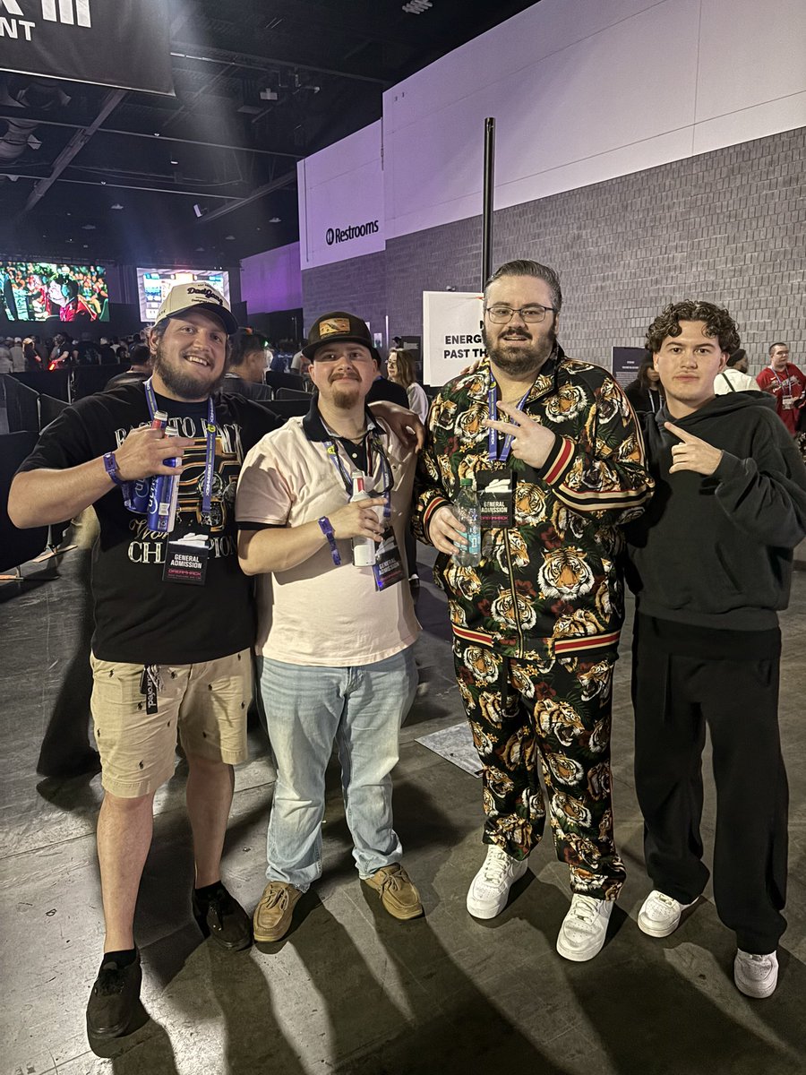 CrackedBryce's tweet photo. @JayLeeto @FattyMcFatFuh yuhhhhh https://t.co/9e7HcBsXbE