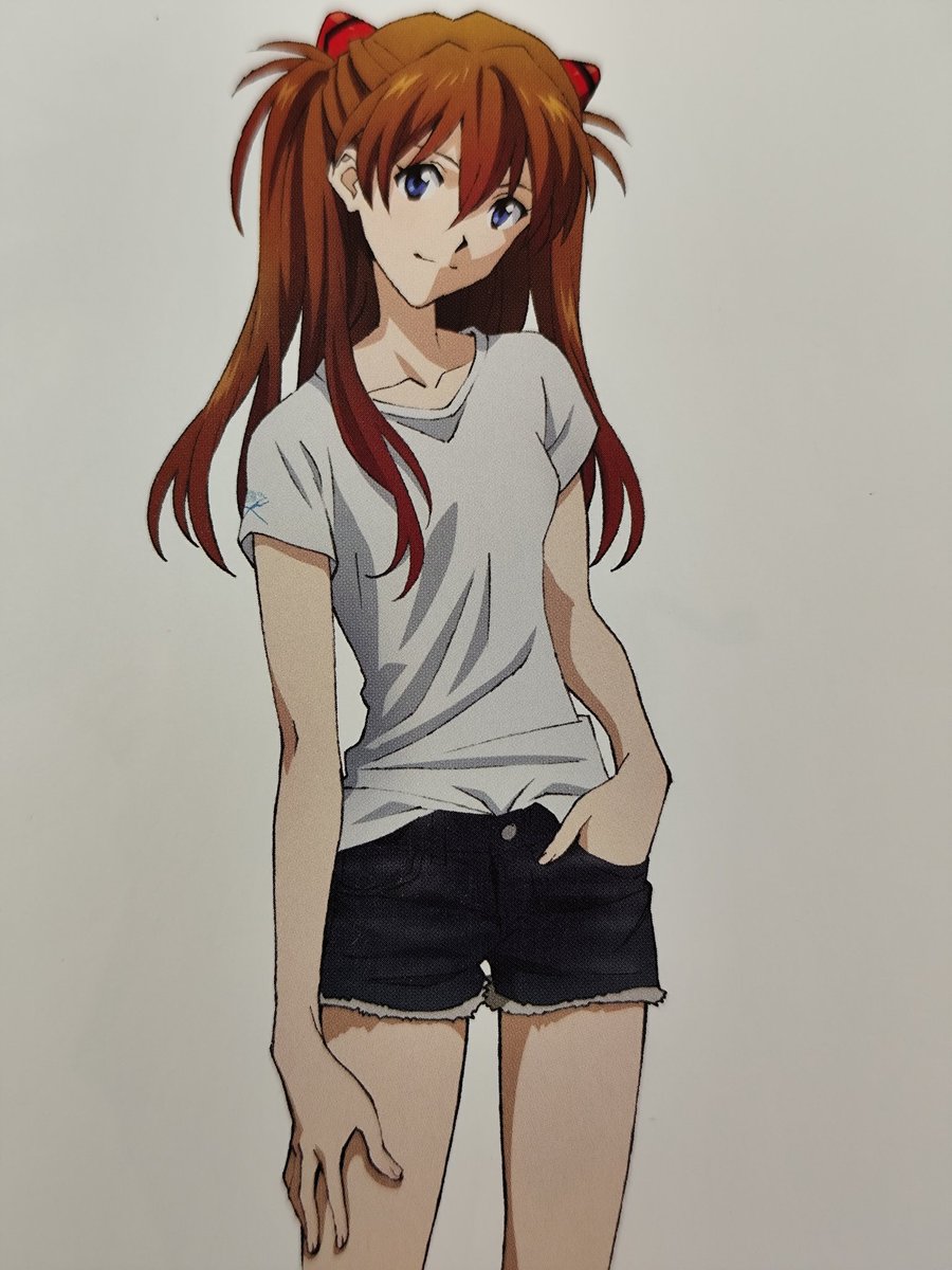 白⚪️いTシャツとショートデニムパンツ🩳を履いたアスカ❤️❤️❤️