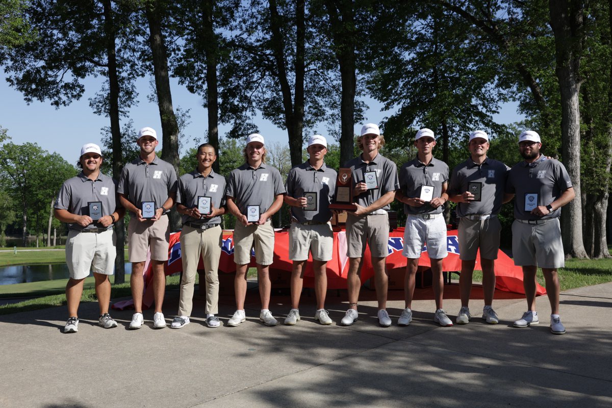 HCBroncosGolf's tweet photo. A moment to remember forever! 3rd Place in first trip to Nationals!
#GDTBAB https://t.co/TLPgAsTRnU