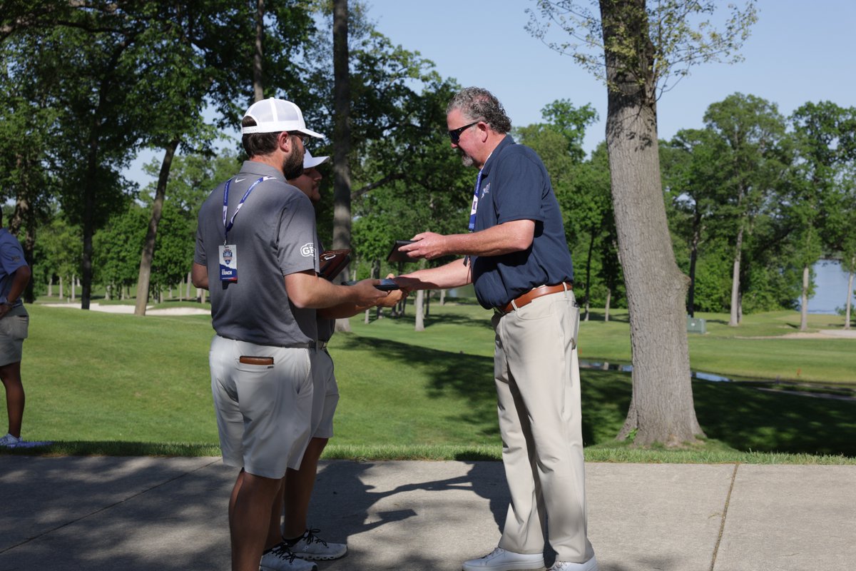 HCBroncosGolf's tweet photo. A moment to remember forever! 3rd Place in first trip to Nationals!
#GDTBAB https://t.co/TLPgAsTRnU