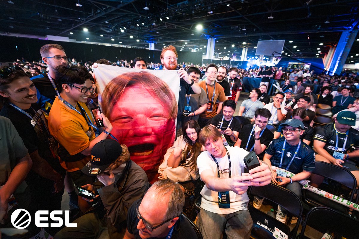 ESL Counter-Strike tweet media
