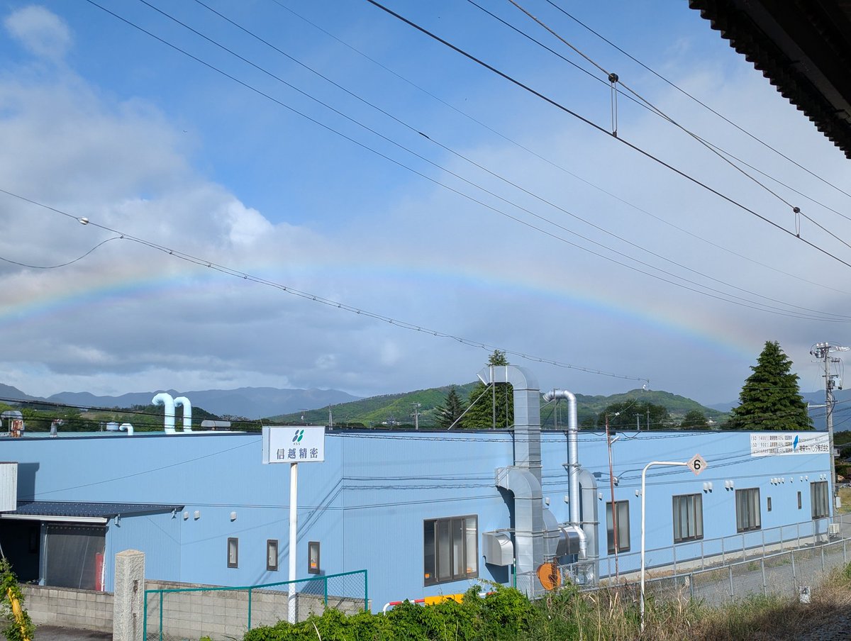 metaloh's tweet photo. 虹が出ていたので写真を撮ったら信越精密のプロモ画像みたいになってしまった。 https://t.co/Ms05KuHQao