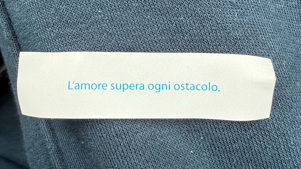 ilyyx__'s tweet photo. il mio biscotto della fortuna oggi https://t.co/BH91SABAll