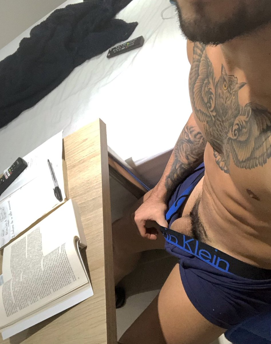 Claubetan's tweet photo. Estudiando 😇 https://t.co/Fbi9OokaxA