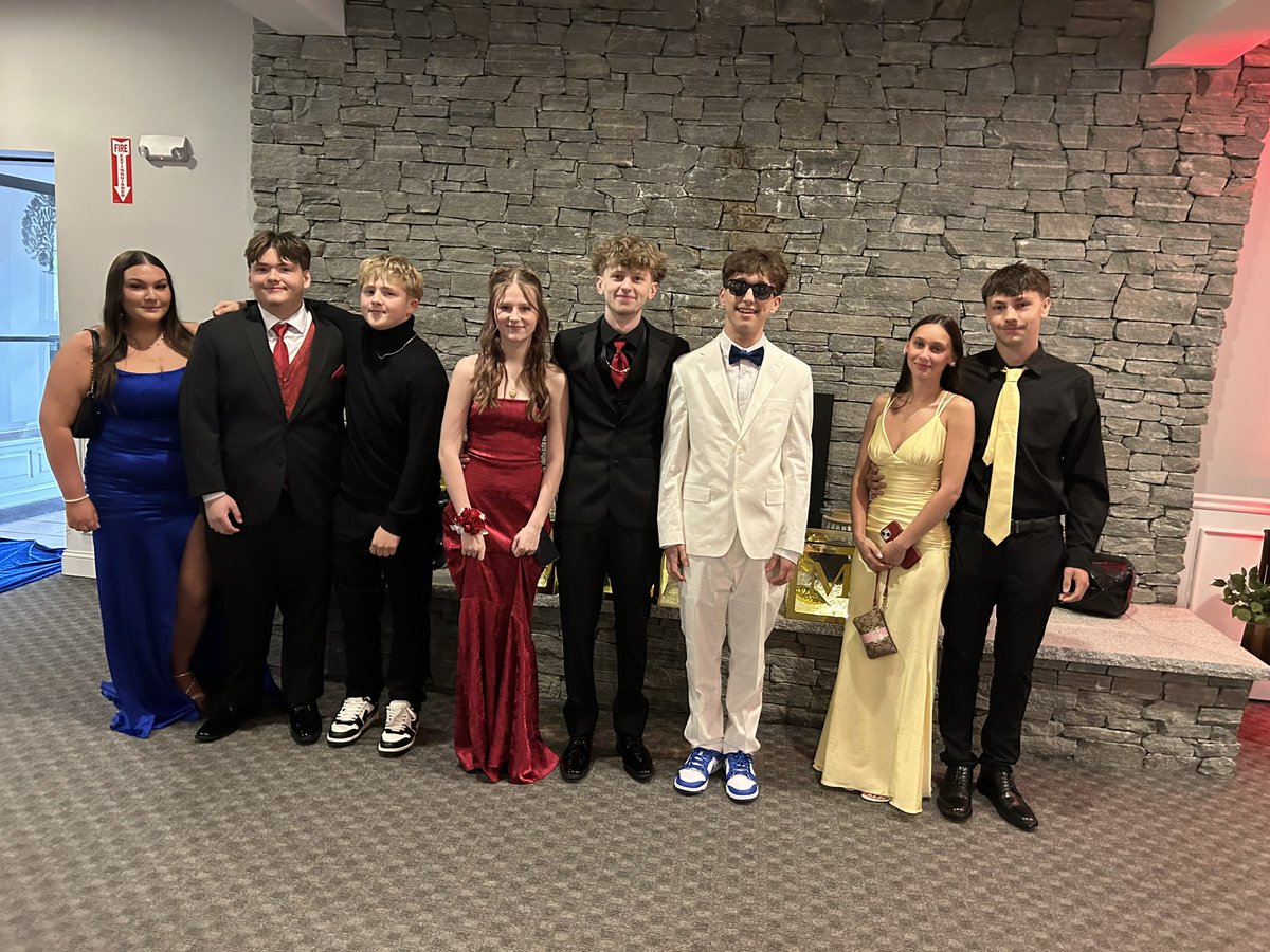 ThompsonCTSuper's tweet photo. TMHS Junior / Senior Prom tonight at Samuel Slater Restaurant at Indian Ranch. Beautiful night - wonderful venue - amazing students.

Have fun and stay safe. https://t.co/0WGcfMllsH