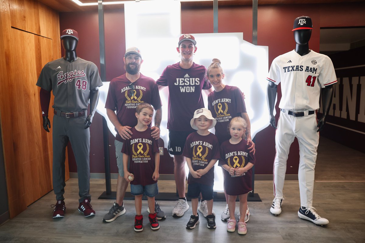 AggieBaseball's tweet photo. Thank you to Children's Memorial Hermann for bringing us the opportunity to meet amazing kids like Carter🤍

#GigEm | @memorialhermann https://t.co/Gc2cn9n6IU