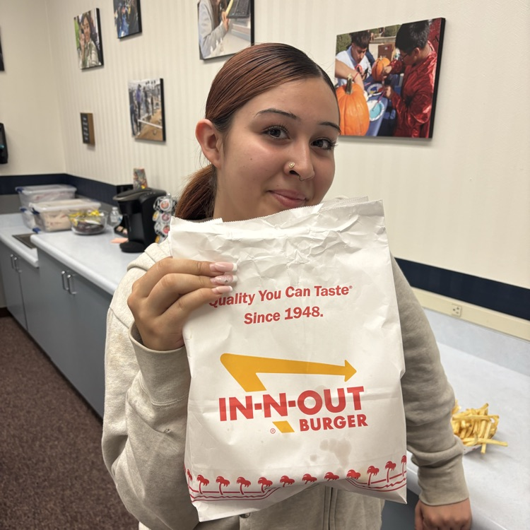 mojaveCoyotes's tweet photo. Students earned a PBIS In and Out lunch today for their positive behavior through our Coyote Cash program! https://t.co/wplKWEAlap