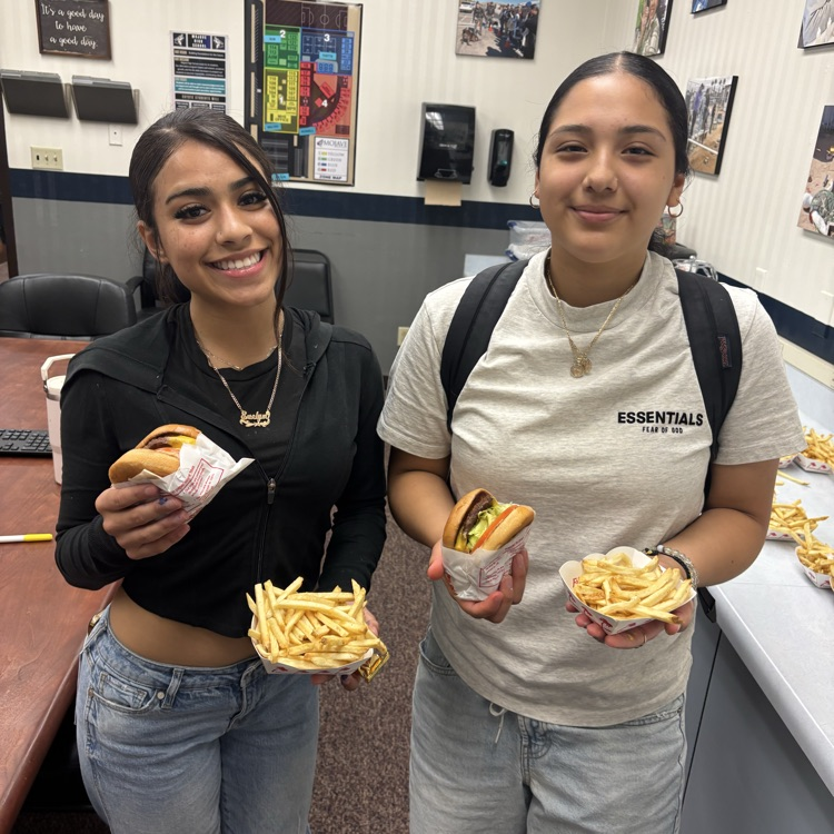 mojaveCoyotes's tweet photo. Students earned a PBIS In and Out lunch today for their positive behavior through our Coyote Cash program! https://t.co/wplKWEAlap