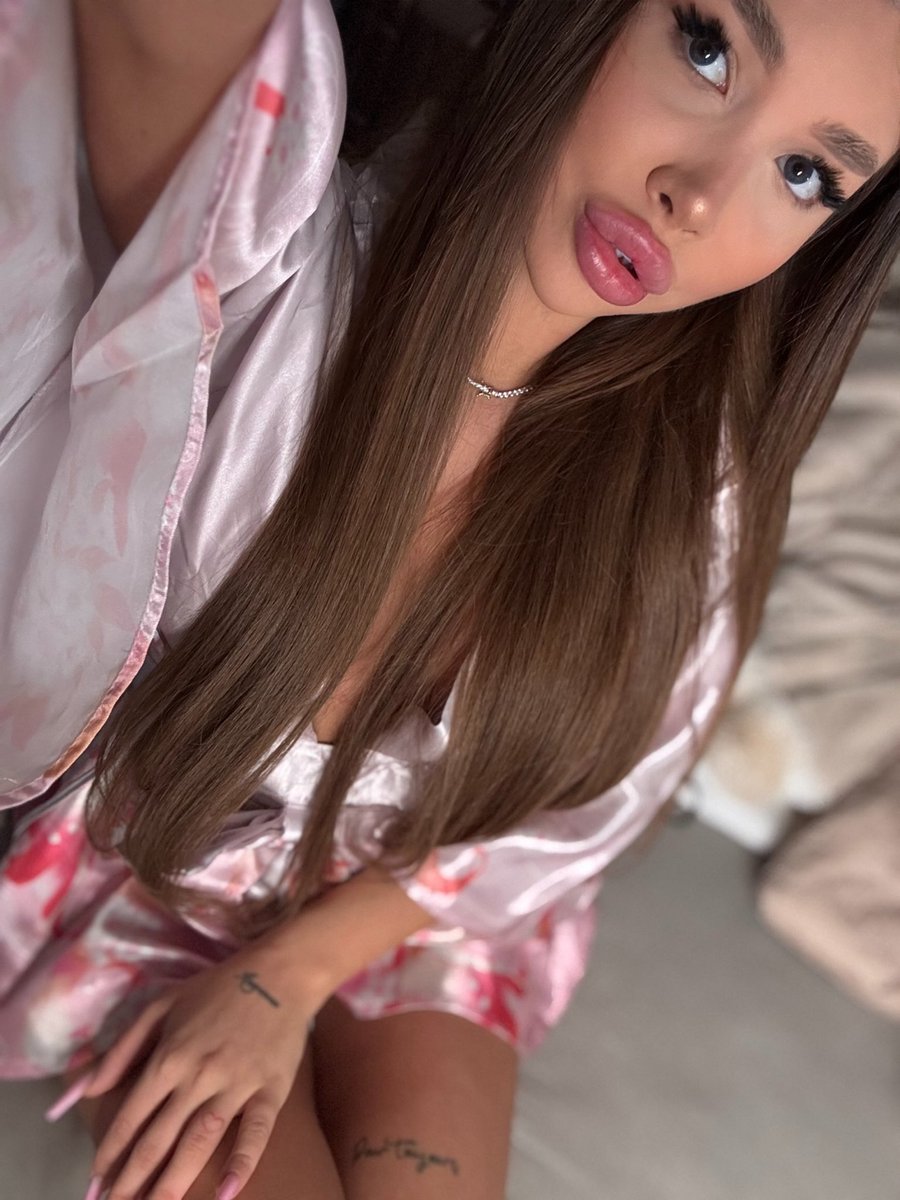 Alekksradu's tweet photo. Blondes or Brunettes? https://t.co/uRr9rcVOyR