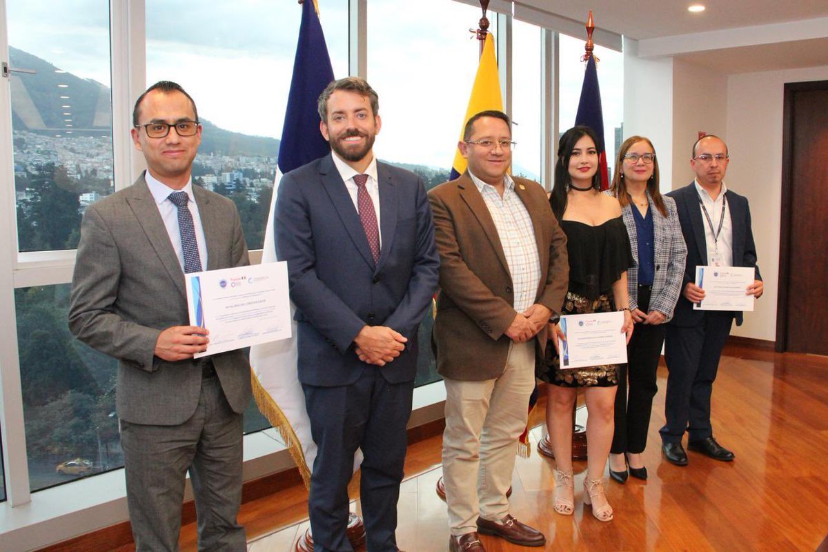Contraloría Ecuador tweet media