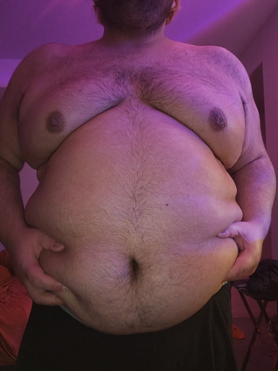 thenewremi's tweet photo. Fat Boy Friday or whatever 😋 https://t.co/NUfLAcwiDt