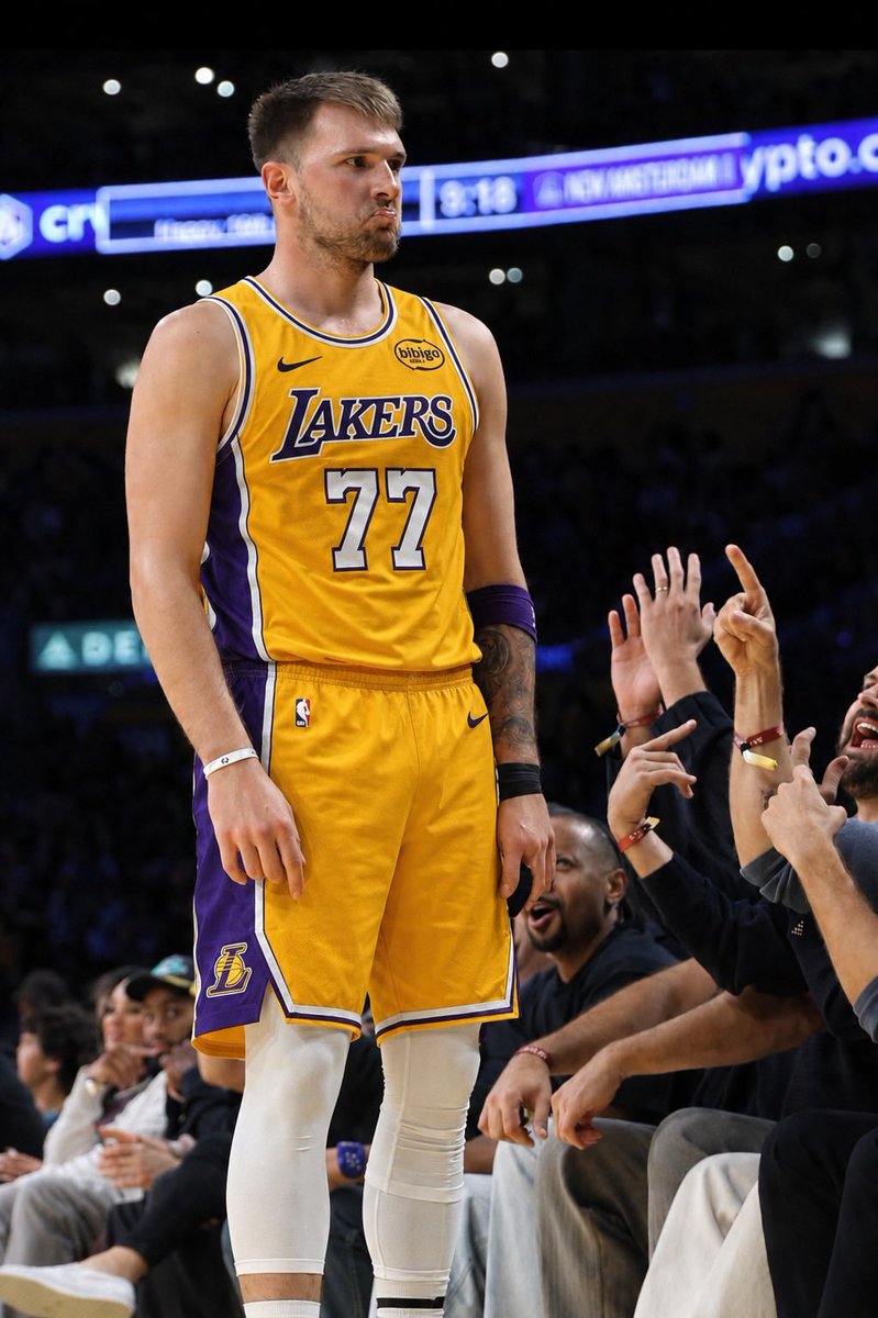 Lakers Lead tweet media