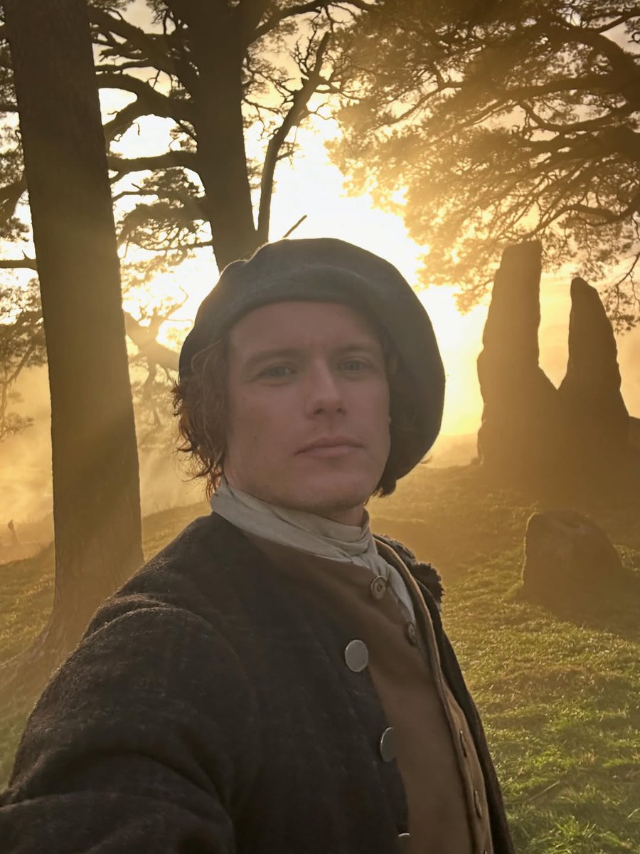 peekaboo_jen's tweet photo. "Thank you for the journey Jamie. 
Thank you for the epic story Diana.
Thank you to our incredible cast and crew.
Thank you Cait for being the best friend and scene partner.
Thank you to the fans.

Jamie and Claire forever ❤️"

What a beautiful post from Sam on Instagram. https://t.co/ev531snpVz