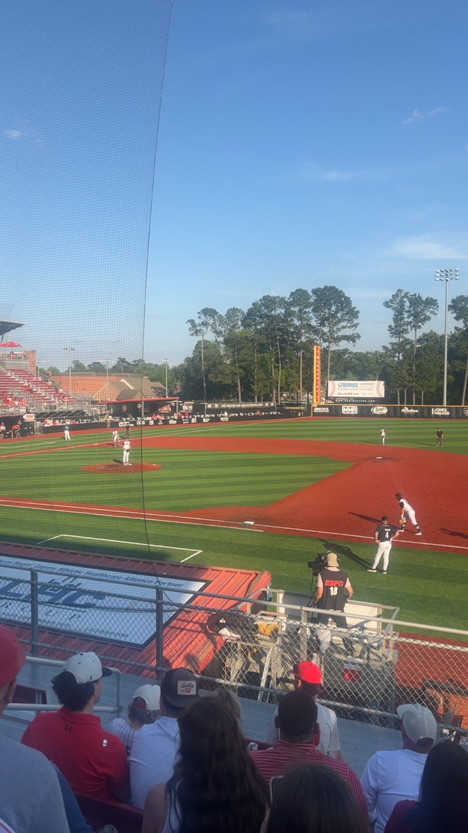 RaginReview's tweet photo. Louisiana vs. Coastal #Outchea https://t.co/lDW4N9Ztif