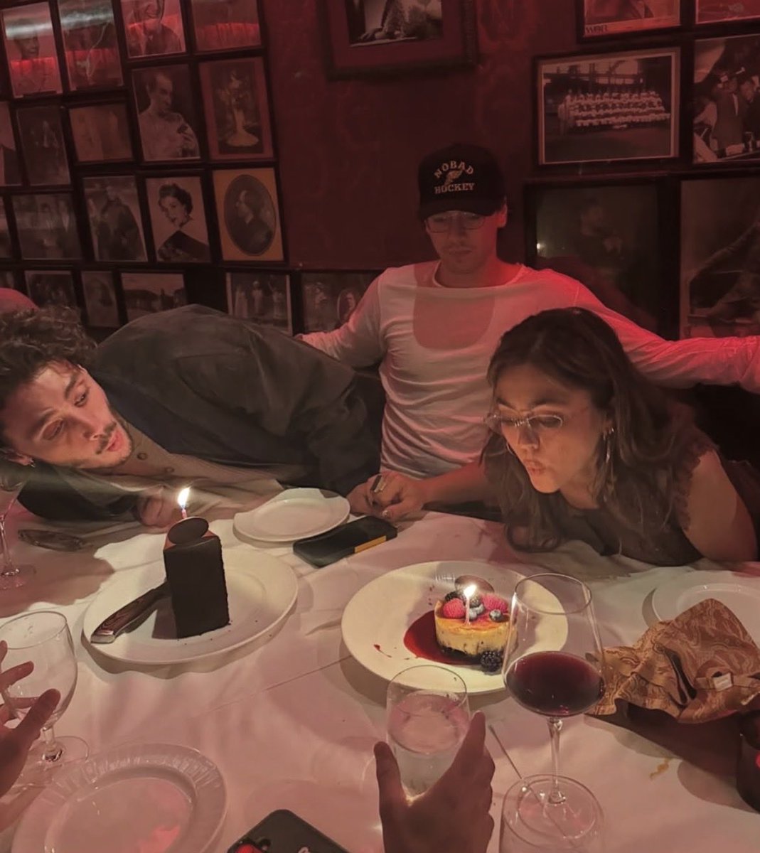 alliehstan's tweet photo. eles passaram o aniversário juntinhos muito feliz com os meus gêmeos😭 https://t.co/hlUKIWR11I