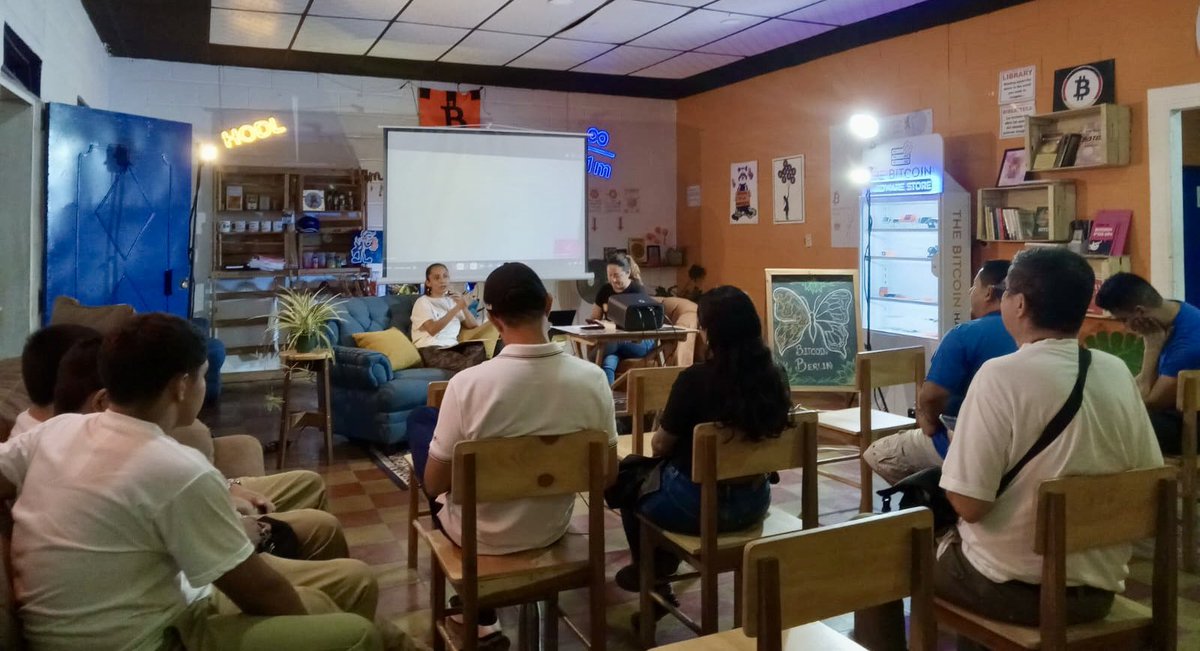 Bitcoin Berlín SV 🇸🇻 tweet media