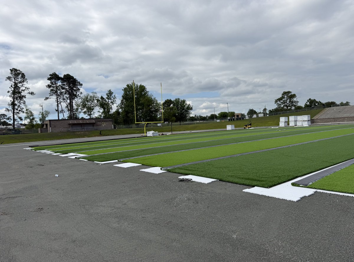 STCFieldBuilder's tweet photo. Synthetic turf installation has begun on the new stadium field at Swainsboro High School. The comprehensive athletic facility renovations by Sports Turf encompass a new synthetic running track and field event areas, baseball field, softball field, and dedicated practice field.
-
#SwainsboroTigers #GoTigers #SHStigers #tigernation #EmanuelCounty