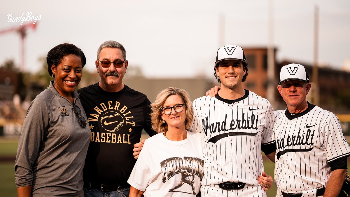 VandyBoys's tweet photo. Senior Weekend rolls on. 

Thank you Jacob, Max and Logan! 💛 https://t.co/eZjOrZbwan