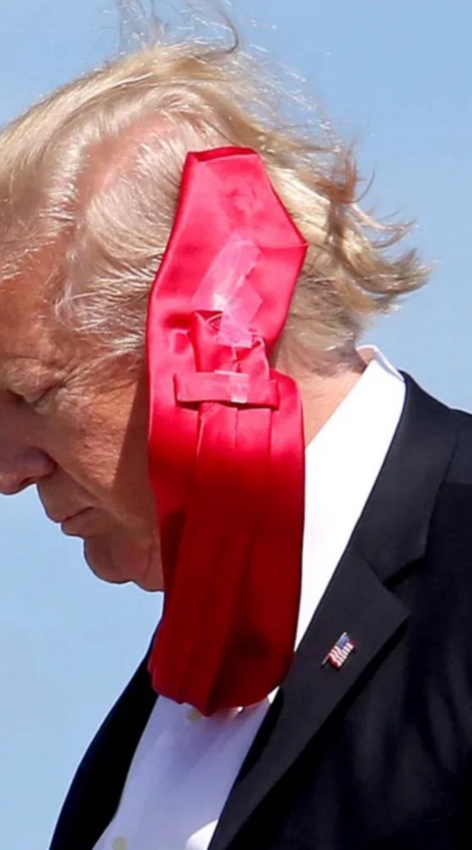 JetSetChristy's tweet photo. @ReyRey_Stacy @WhiteHouse 😂🤡 https://t.co/hYzTYOvXxT
