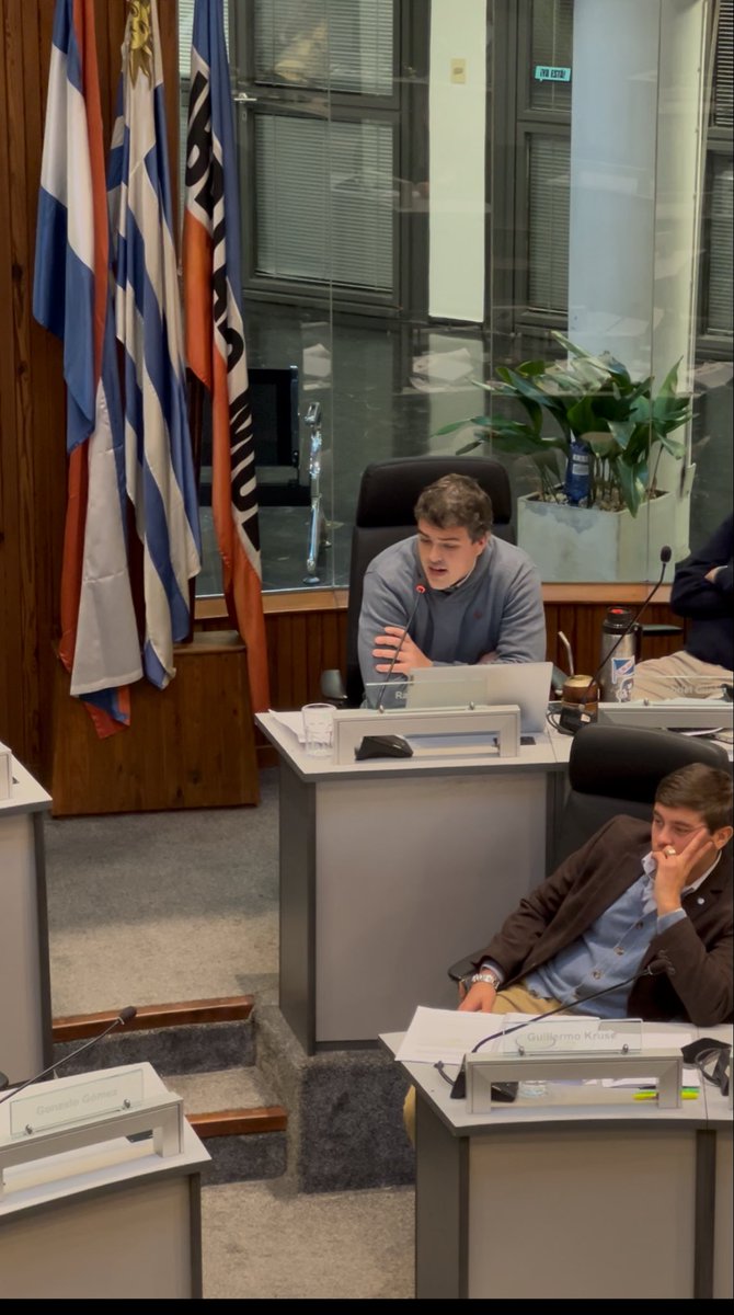 EricSpektor's tweet photo. La Intendencia concurrió a la Junta Departamental a presentar el préstamo para Calles. Ninguna de las obras previstas mejoraría el problema de movilidad de la ciudad, cualquiera de las obras anunciadas se puede financiar con fondos propios de la IM sin necesidad de endeudamiento. https://t.co/3eTj0IHQqz
