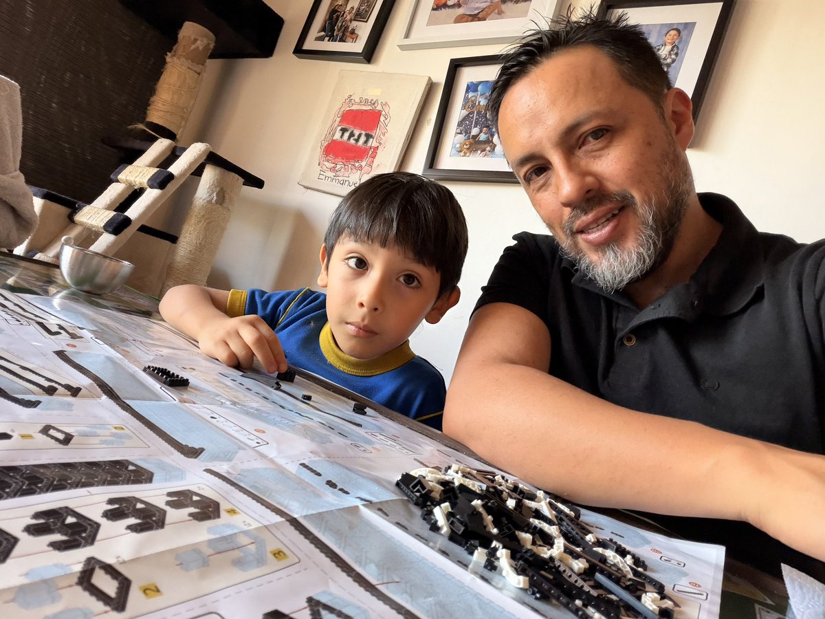 educomando's tweet photo. #ConstruyendoSaturno5 #PapáeHijo #Amor #Familia https://t.co/8Z26tC3n8V