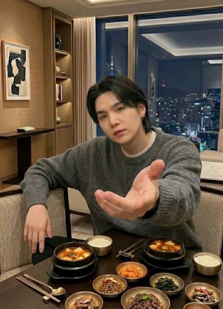 rose_granillo's tweet photo. @MIN_YOONGI7SUGA Kimchi stew🥘and side dishes https://t.co/BevIxurz6Q