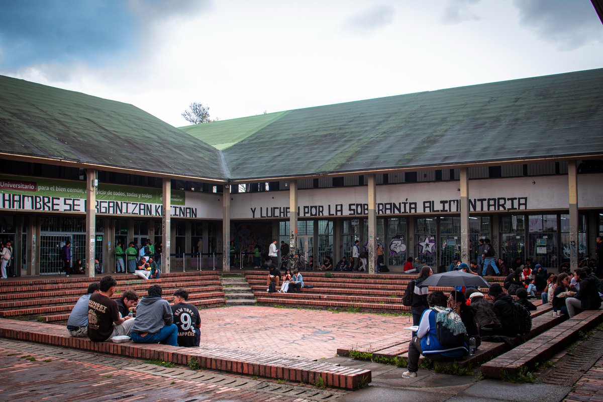 SedeManUNAL's tweet photo. 🏛️🍃 La Perola, Casa Hija y El Cable, tres lugares de encuentro que forman una parte fundamental de la vida universitaria. Allí estudiantes, profesores y visitantes escuchan historias o hacen una pausa en medio de la rutina académica. 👉 https://t.co/m1nJniXtmR | @PrensaUNAL https://t.co/IpkfxaqcIb