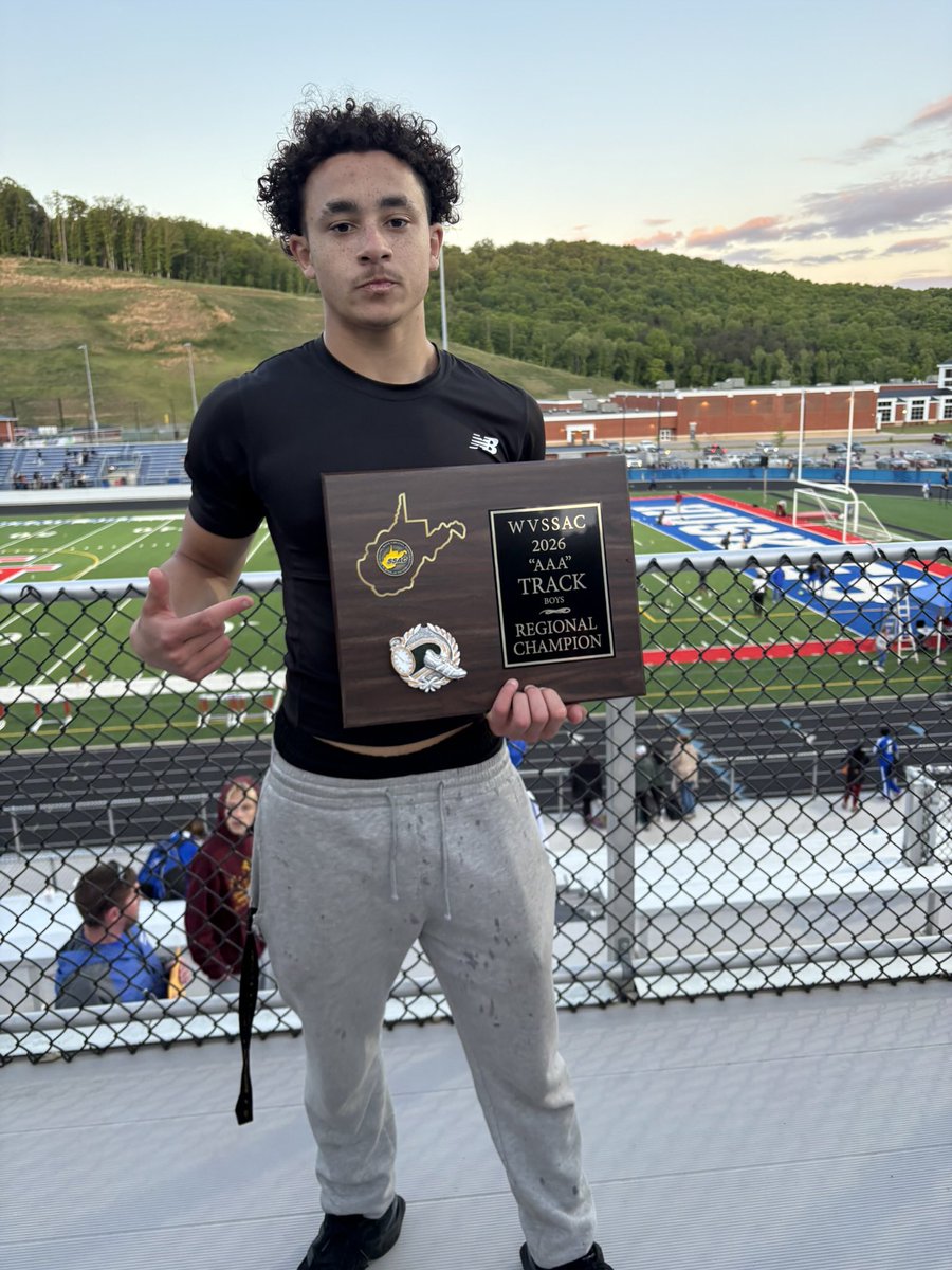 yakxchris's tweet photo. Boys Regional champs
Qualified for 110MH + Shuttle Hurdle Relay
Ranked in WV AAA

(Looking for Dual sport enrollment)

@RecruitCapital @westlibfootball 
@WLathletics https://t.co/N3zfNUWJ6F