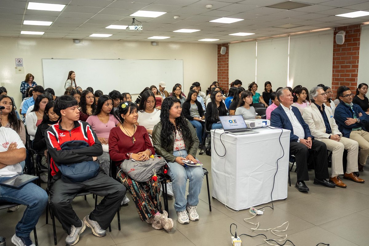 Embajada de Colombia en El Salvador tweet media