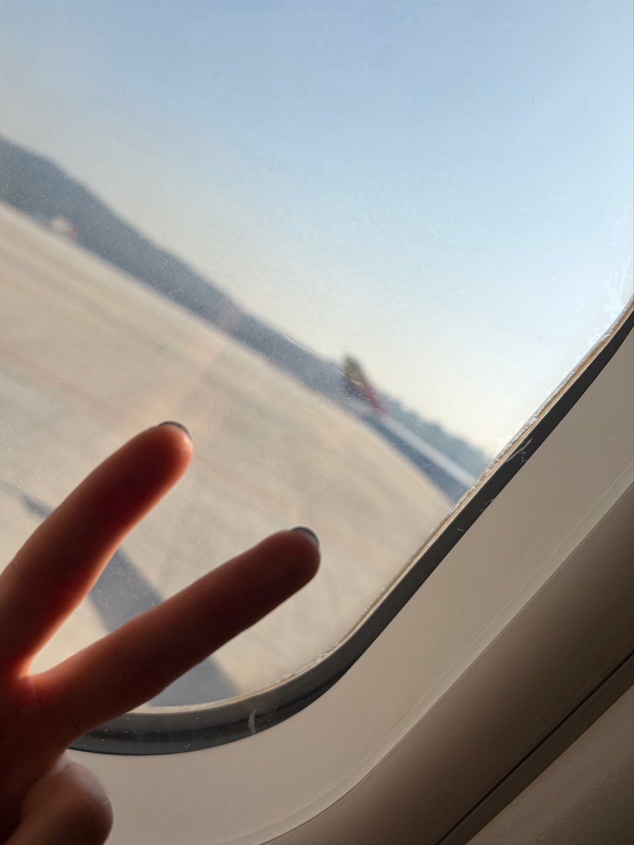 Zoologic_work's tweet photo. 다녀오겠습니다~! >< ✈️ https://t.co/hDhNiCWwQT