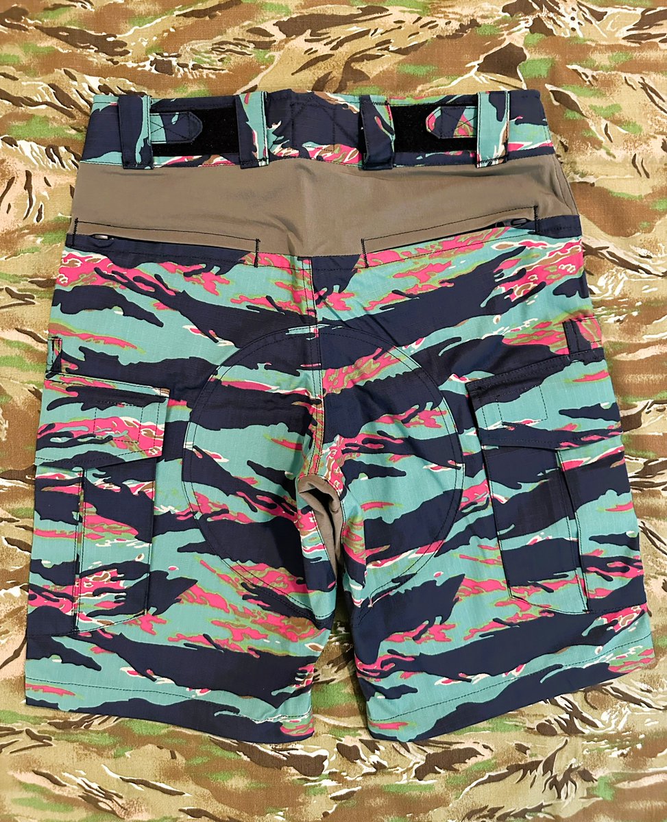 TripleATactical's tweet photo. Wrapping up the Tiger Stripe shorts thread, we have an unconventional but cool (IMO) iteration of this popular pattern.

Camo Pattern: 🇺🇸American Tiger Stripe (Miami)

Fabric Material: 50/50 nylon-cotton rip-stop

IRR Compliant: YES

#tigerstripe #miami #camo #aaa #getinmyshorts https://t.co/ZAXwMOYCY7