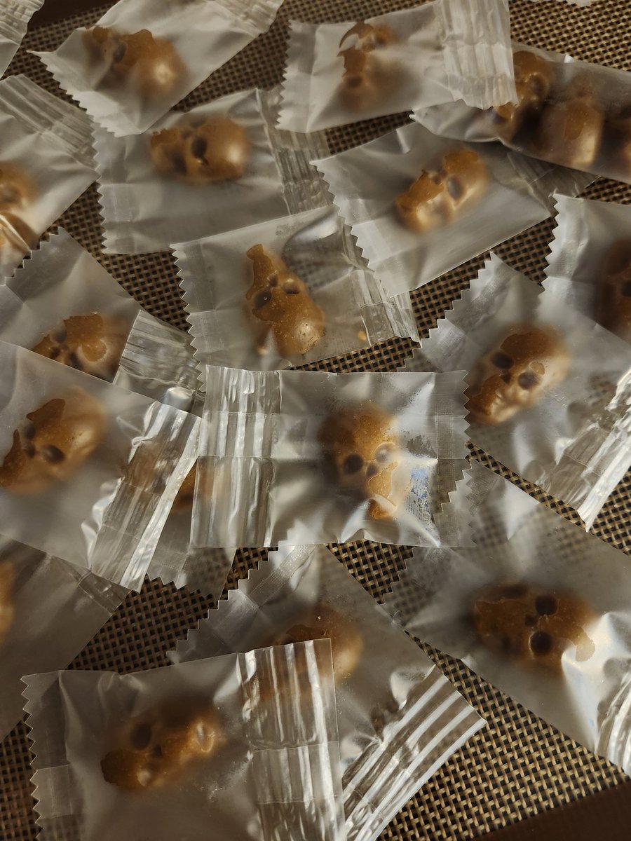 CorruptCandys's tweet photo. Toffee Skulls! These chewy noggins are a great blend of sweet and buttery and are packing 20mgs apiece! https://t.co/bGgzc8W8jP