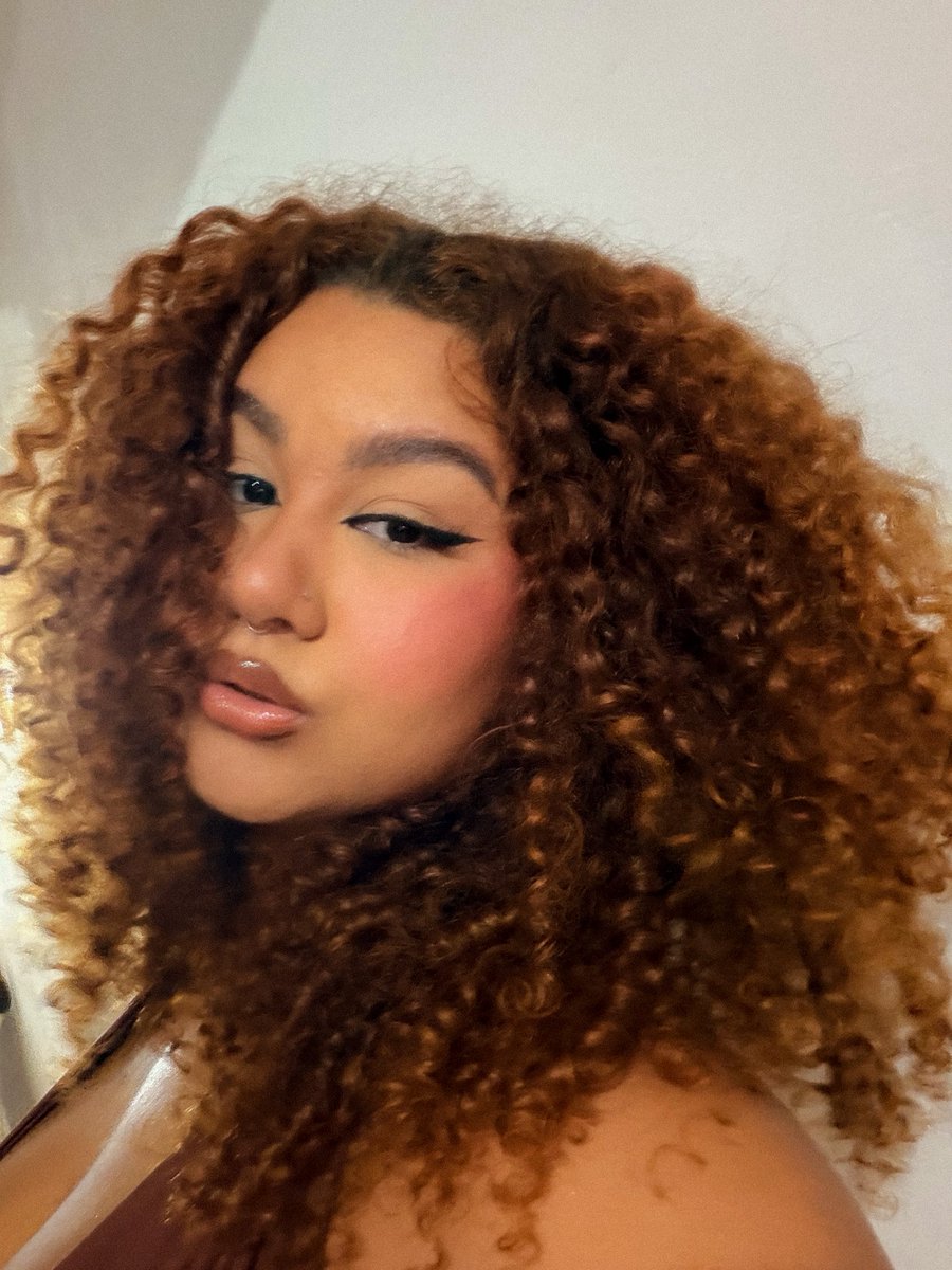 Larissa tweet media