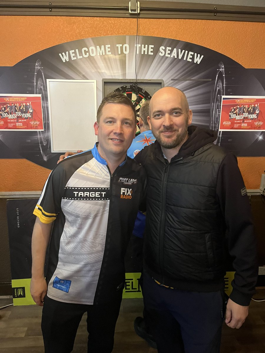 ScottSuttonyid's tweet photo. Absolute pleasure meeting and playing @Dobey180 tonight! Great chap all the best for the rest of the year chris!! https://t.co/62bh3N85pY