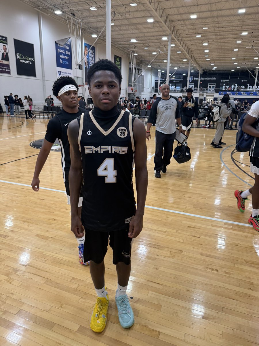 HoopGroupEamonn's tweet photo. 🔥 @EYA_Basketball with a statement 60-33 win.

#4 Amare Collins finished with 12 points. Elite guard who is super quick and shifty and ran the show for his team. https://t.co/hTbiosLrz6
