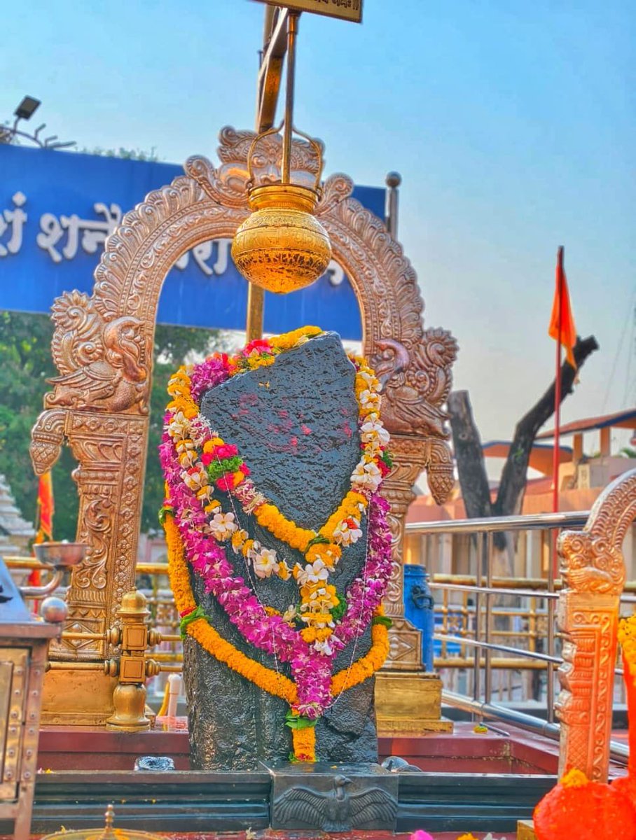 neelang_dave's tweet photo. After receiving many requests in the form of queries on what Remedies to do on this #ShaniJayanti , frugal,simple yet giving Positive results.

Here's #RudrasaadhakPredicts' Short advice :

Choumukha Deepdaan under Peepal/Shami tree 🪔🌳

Serving > Donating to Injured/Disabled people at Hospitals, Social Organisations helping them

Chanting 3 Rishi's names constantly in mind 11/21/51/108 times :

गाधि
कौशिक
पिप्पलाद

Offering Sarso/Til oil to Dakshin Mukhi or Panchmukhi Hanuman ji or donating to Shiv/Bhairav temple

Pouring Bajra Floor & Sugar powder mixture near Anthills

Chanting Shani Dev's wives names constantly in mind 11/21 times :

ध्वजिनी
धामिनी
कंकाली
कलहप्रिया
कंटकी
कलही
तुरंगी
महिषी
अजा

Feeding Black Cows, Crows, Buffalos

Most importantly : कर्म सुधारें, विनम्र रहें ।
🔱
॥ॐ प्रां प्रीं प्रौं स: शनैश्चराय नमः॥
🪐
#Astrology
#Jyotish