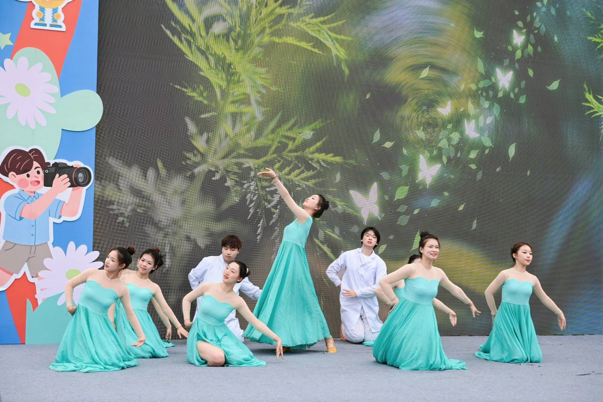 Hoàng Thị Chinh tweet media