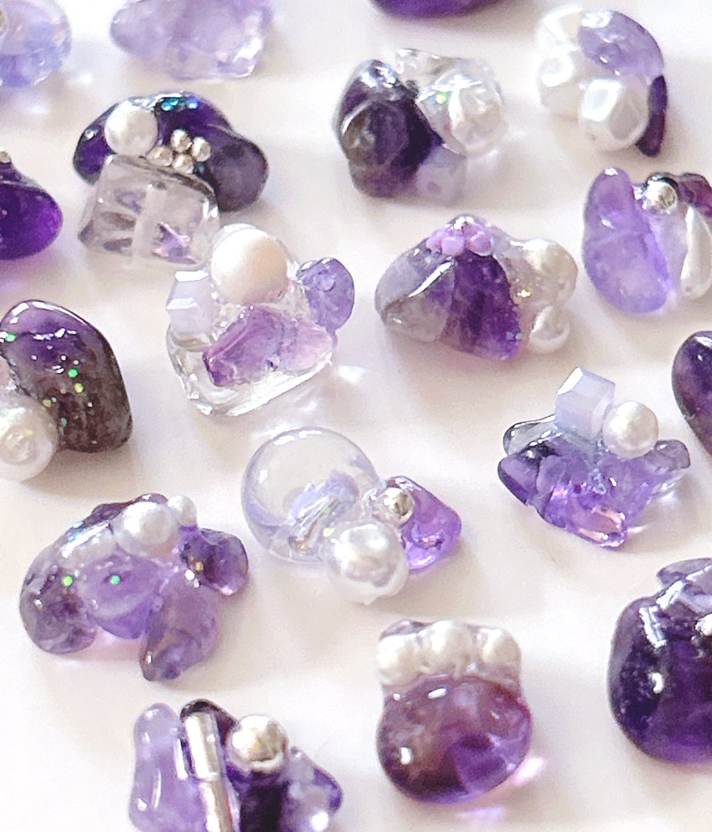 JeM_cafe's tweet photo. Imaginary Stones ＊KANDIS＊
《プリンセスの金平糖》シリーズ
アメジストコレクション
真実の愛を守り抜く、心の平和をもたらすパワーストーン💜
デザインによっては可愛らしくもなりクールにも仕上がる大人カラーな石✨
#ハンドメイドアクセサリー #天然石 https://t.co/gJFO0nDNrq
