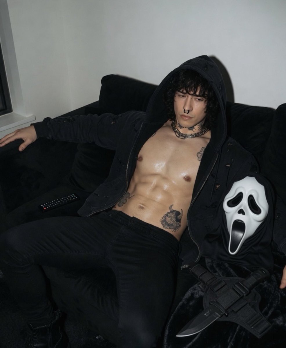 MisfitMercy's tweet photo. Excuse me, but I’ve got abs to lick tonight. 

Sorry, I mean I have plans tonight**. https://t.co/FW5kVkwa62