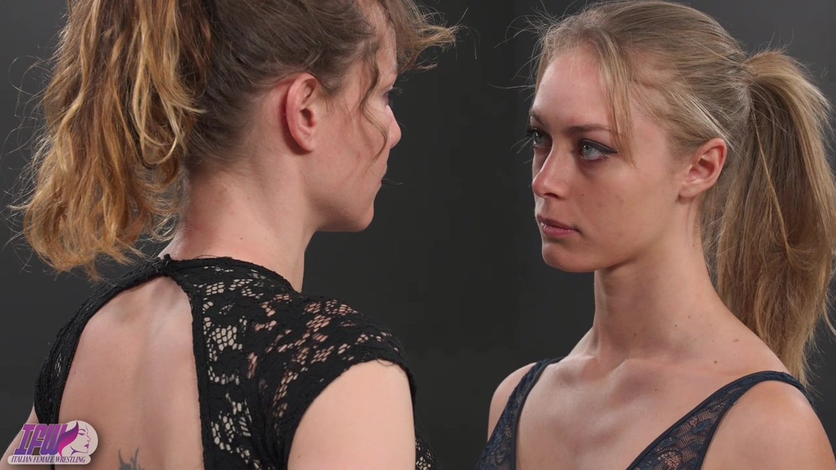 ItalianFemWres's tweet photo. #staredown before the fight!
@XenaWrestling  vs Luna #IFW426
#femalewrestling
https://t.co/IiXKbbJhTr https://t.co/4sl4DV94CV